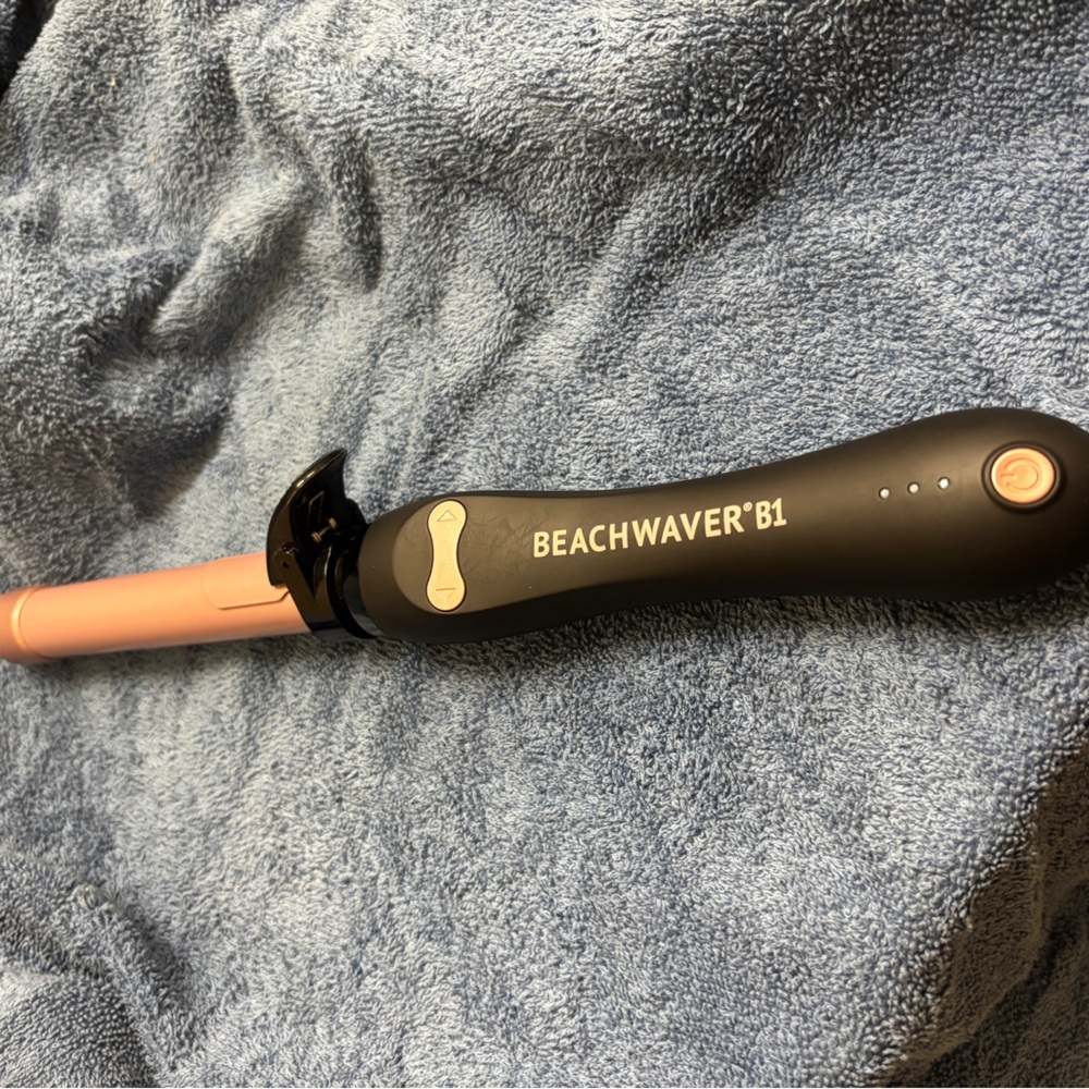 Beachwaver B1 Curling Iron in Black and Pink